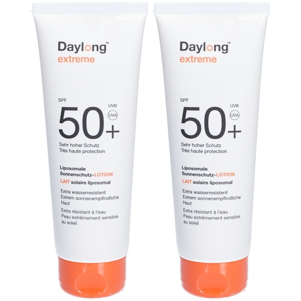 Twee tubes DAYLONG™ Extreme SPF 50+. Witte tubes met oranje dop. Opschrift: SPF 50+, zonnebrandlotion.