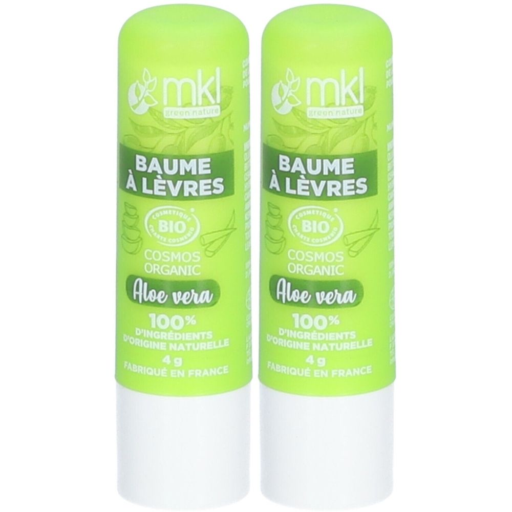 Twee groene lippenbalsemstiften. Opschrift: BAUME À LÈVRES, Aloe vera, BIO-certificering. Merk: mkl.