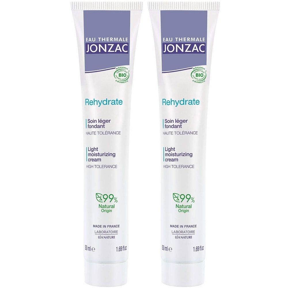 Twee crèmetubes. Opschrift: Eau Thermale Jonzac, Rehydrate, 99% Natural Origin. Bio-keurmerk. Witte tube met blauwe dop.