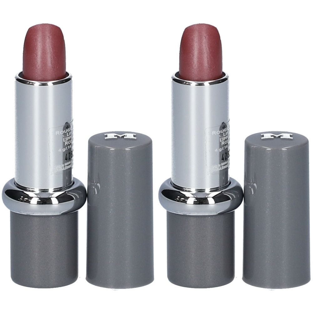 Deux rouges à lèvres ouverts. Boîtier argenté, capuchon gris avec logo. Pointe de rouge à lèvres rose.