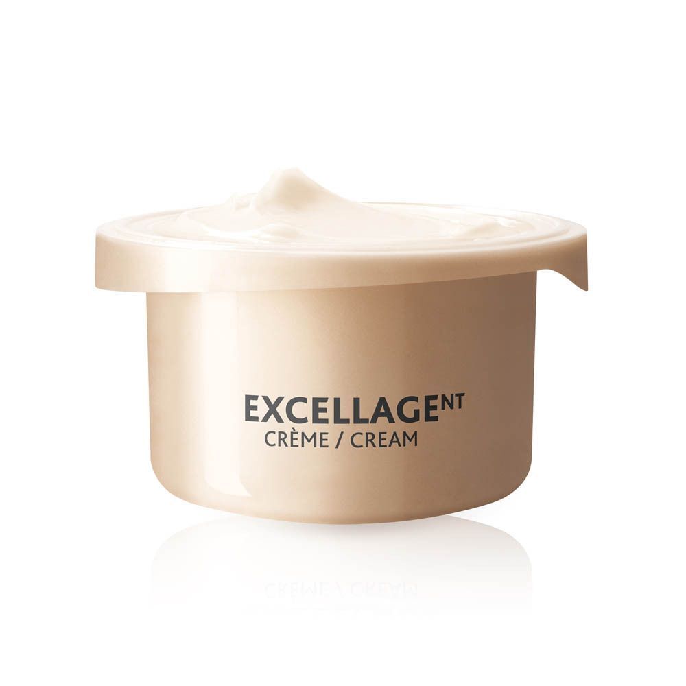 Un pot de crème avec couvercle. EXCELLAGENT CRÈME/CREAM est écrit sur le pot. De la crème est visible.