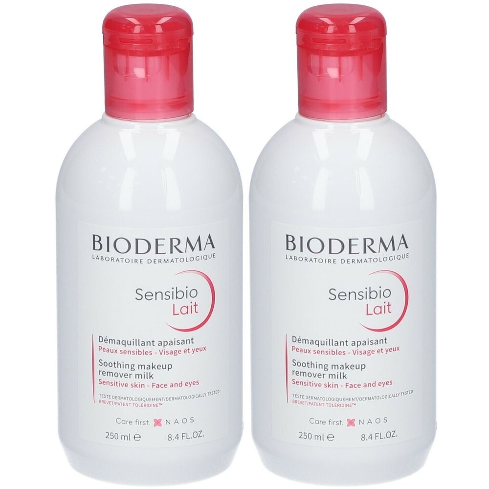 Twee flessen Bioderma Sensibio Lait met roze doppen. Franse en Engelse tekst. Product voor de gevoelige huid.