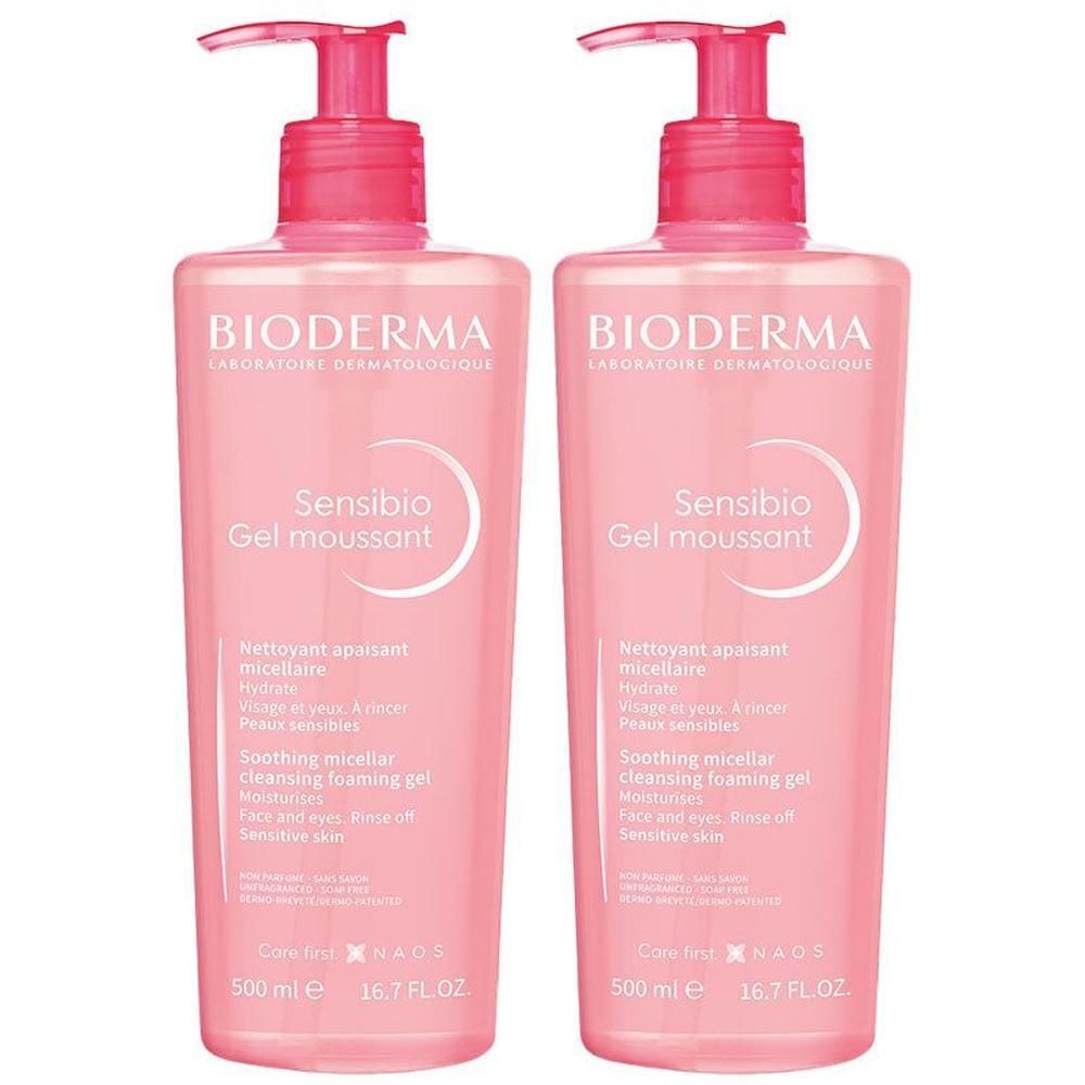 Deux flacons roses avec pompe doseuse. Inscription: Bioderma Sensibio Gel moussant. Texte en français et anglais.