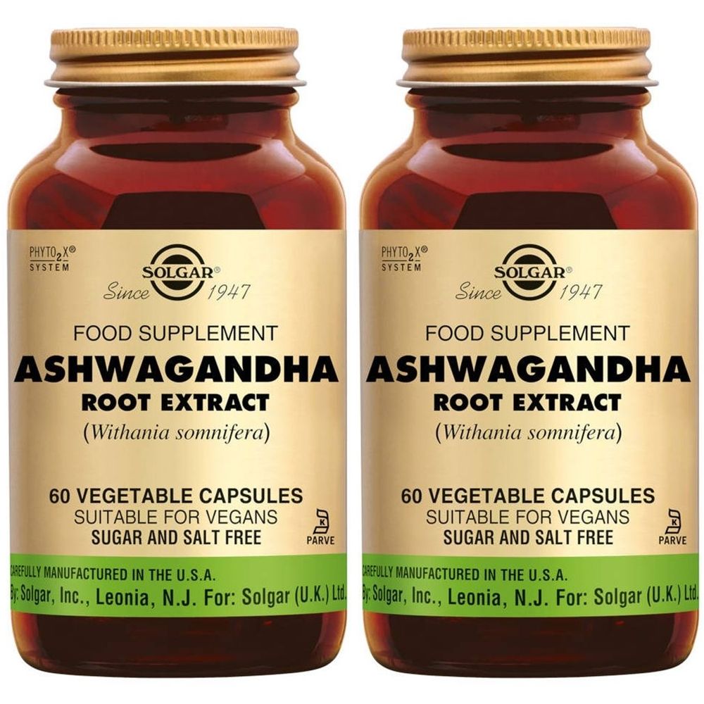 Twee flessen SOLGAR Ashwagandha Root Extract. Bruine glazen flessen met gouden doppen en etiketten met productinformatie.