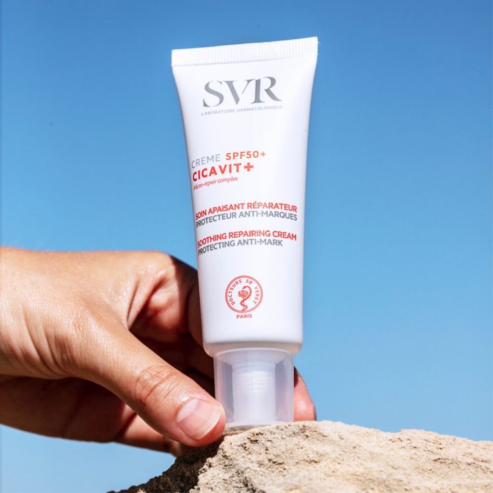 Deux tubes de SVR Cicavit+ Crème SPF50. Tubes blancs avec texte rouge et noir. Nom du produit et logo clairement visibles.