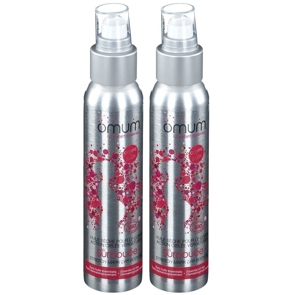 Twee zilverkleurige sprayflessen met roze etiketten. Opschrift: Omum, Surdouée, Bio. Droge olie tegen striae.