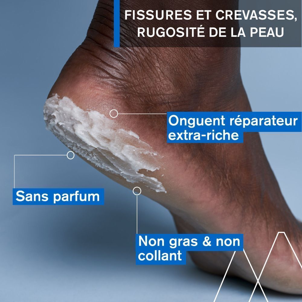 Pied avec crème. Texte : Onguent réparateur extra-riche, Sans parfum, Non gras & non collant.