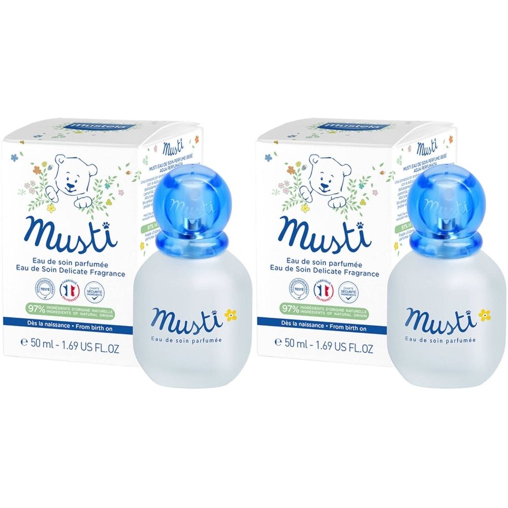 Twee flessen met blauwe dop en doos met Musti-logo. Opschrift: Eau de soin parfumée.