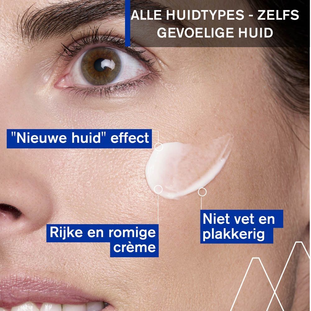 Close-up van een gezicht. Crème op de huid. Tekst: Alle huidtypes - zelfs gevoelige huid.