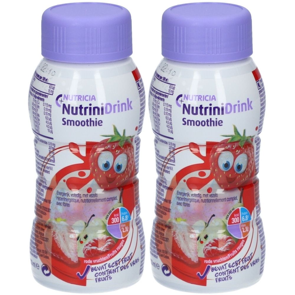 Deux bouteilles de Nutrinidrink Smoothie. Bouteilles blanches avec bouchons violets. Impression avec fraise et informations.
