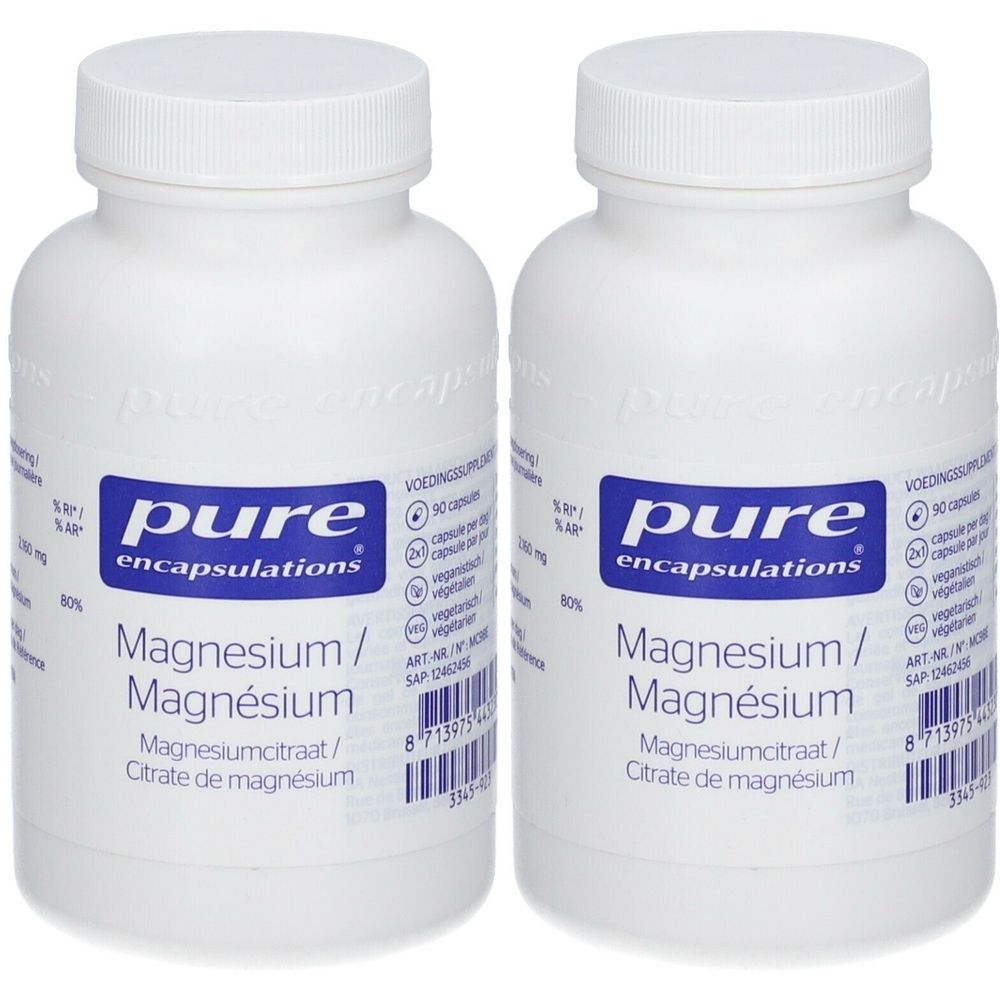 Twee witte flessen met blauw-witte etiketten. Opschrift: pure encapsulations Magnesium/Magnésium.