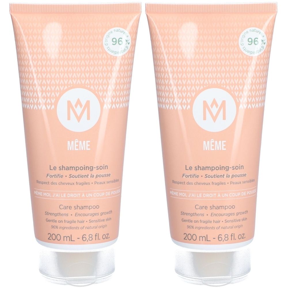 Deux tubes de shampooing MÊME. Emballage rose avec logo et texte blancs. 96% ingrédients naturels. 200 ml.