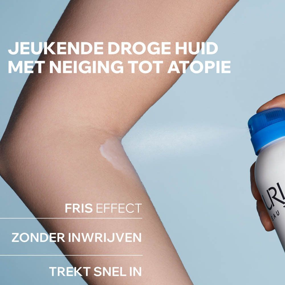 Arm besproeid met een spray. Tekst: Fris effect, trekt snel in, niet vet.