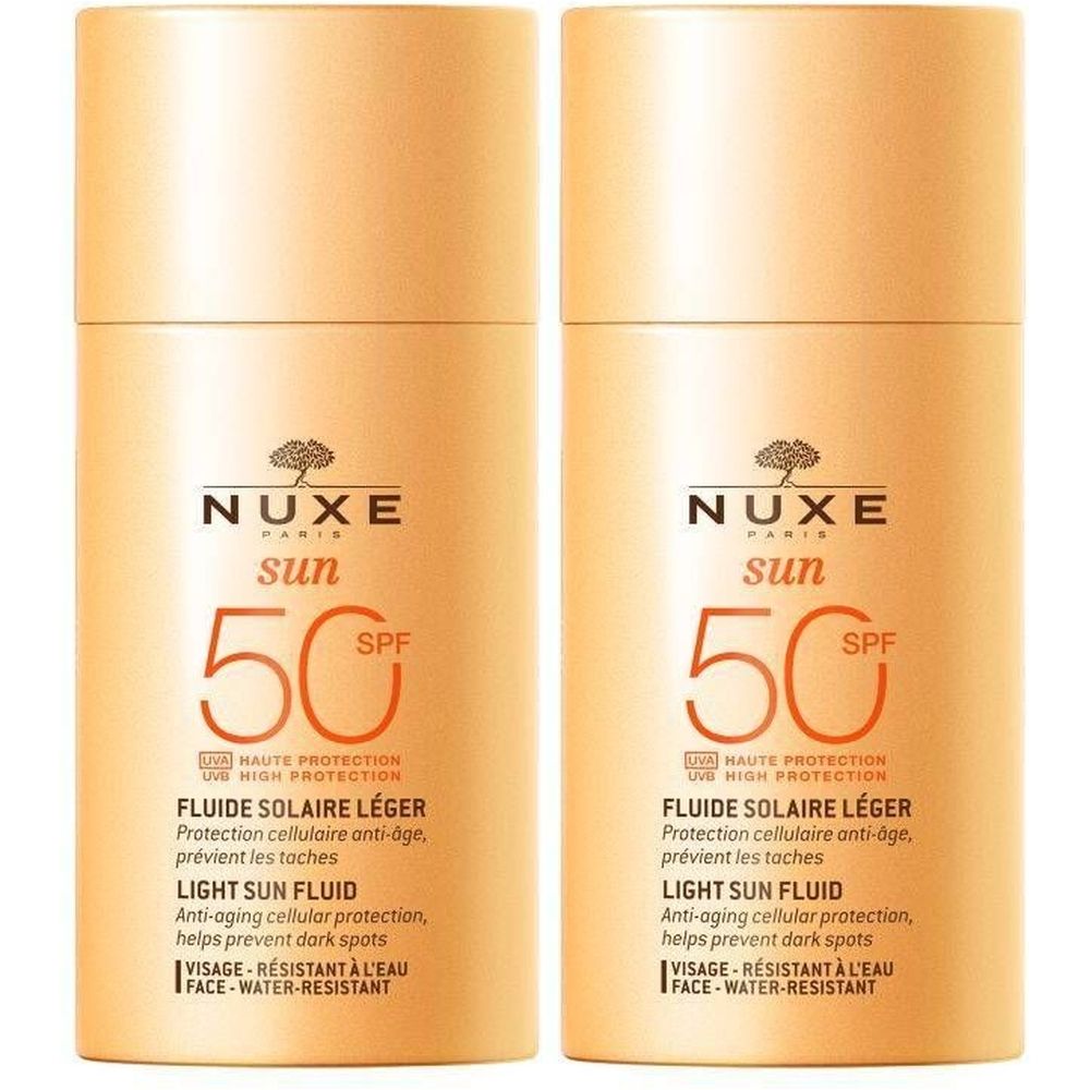 Twee flacons Nuxe Sun Fluide Solaire Léger SPF50. Beige-oranje cilindrische verpakking met tekst en logo.