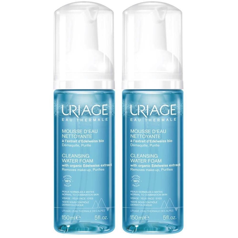 Deux flacons de Mousse d'Eau Nettoyante Uriage. Flacons bleus avec bouchon blanc. Texte: Mousse d'Eau Nettoyante.