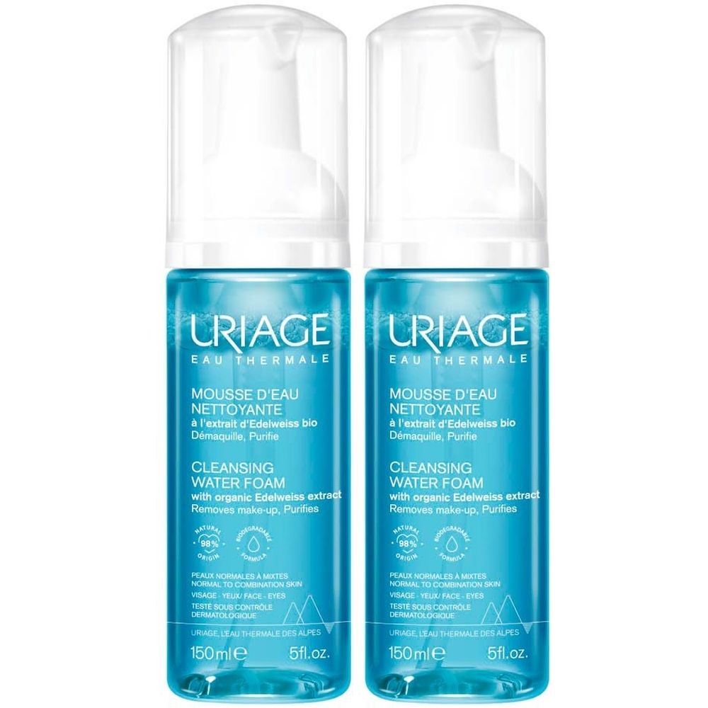 Twee flessen Uriage Eau Thermale Reinigingswaterschuim. Blauwe flessen met witte dop. Tekst: Mousse d'Eau Nettoyante.