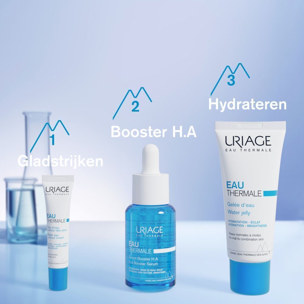 Drie producten: Uriage Eau Thermale, Serum, Gelée d'eau. Tekst: Gladstrijken, Booster H.A, Hydrateren.