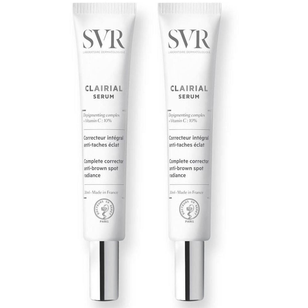 Twee tubes SVR Clairial Serum. Witte tubes met zilveren doppen. Tekst: Clairial Serum, Corrector intégral anti-taches éclat.