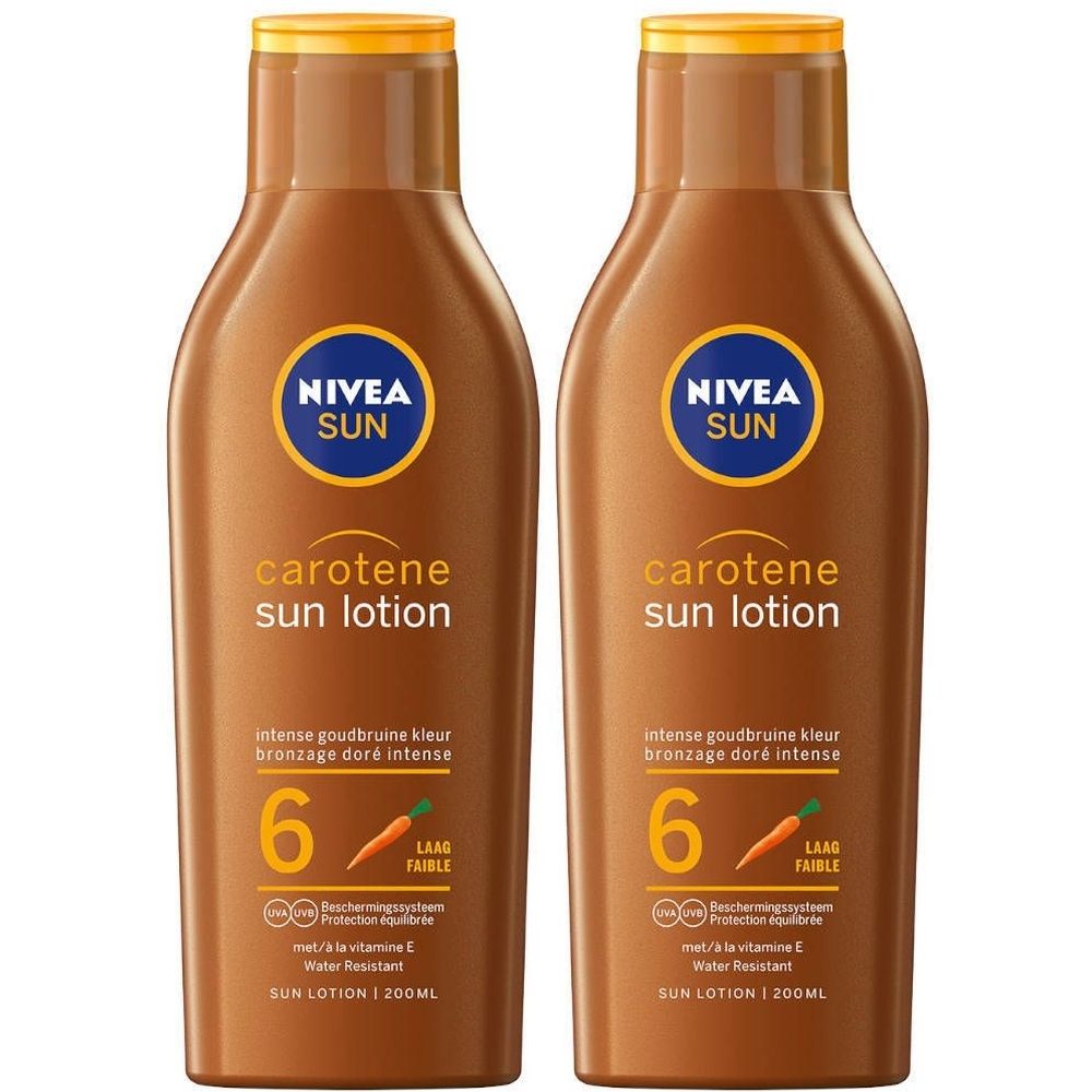Twee flessen Nivea Sun Carotene zonnebrandlotion. Bruine flessen met gele dop. Opschrift: Carotene Sun Lotion, factor 6.