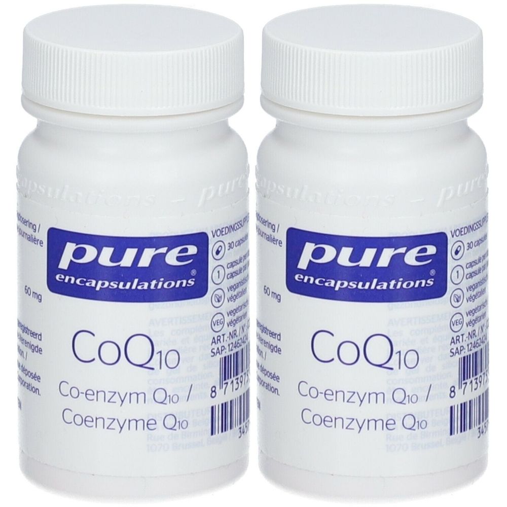 Twee witte flessen met schroefdop. Op het etiket staat "pure encapsulations" en "CoQ10".