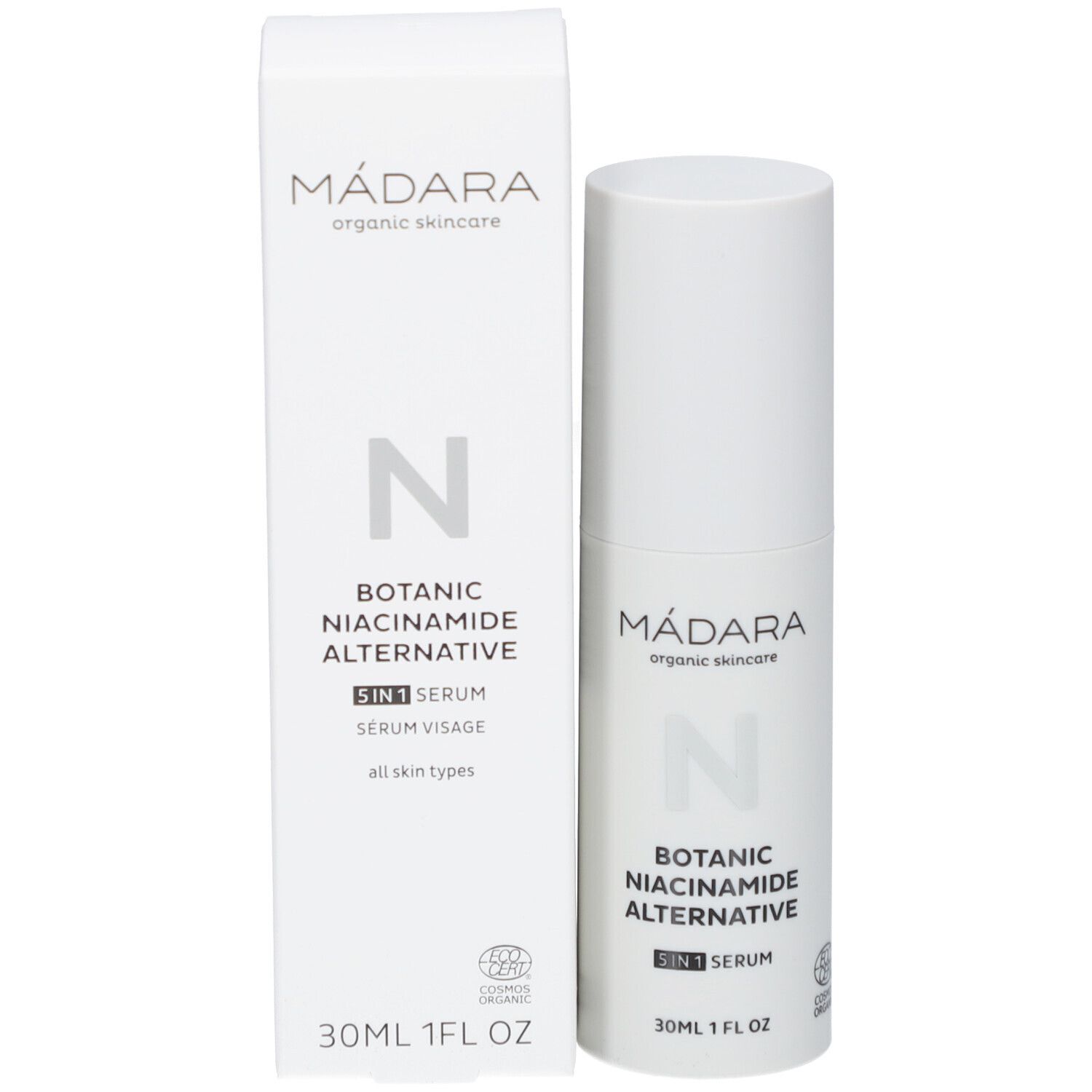 Productverpakking en fles. Verpakking met tekst: MÁDARA, Botanic Niacinamide Alternative 5-in-1 Serum. Certificering.