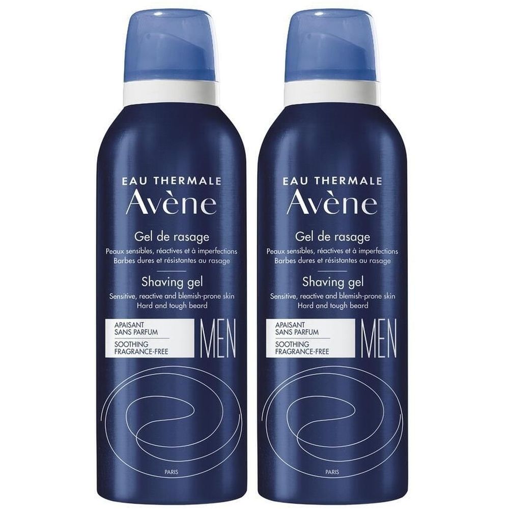 Twee blauwe flessen Avène MEN scheergel. Opschrift: Gel de rasage, Shaving gel, MEN. Zonder parfum.