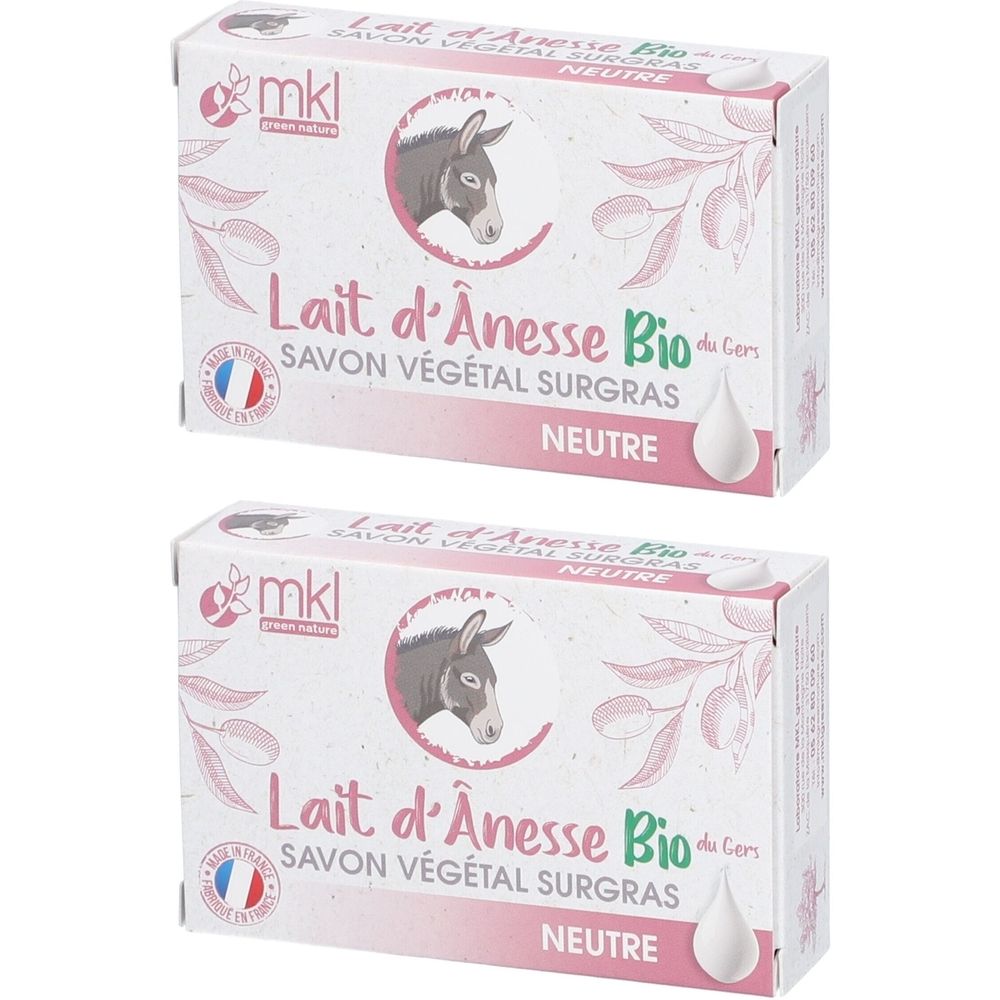 Twee zeepverpakkingen. Opschrift: Lait d'Ânesse Bio, Savon Végétal Surgras, Neutre. Logo: ezel en merk mkl.