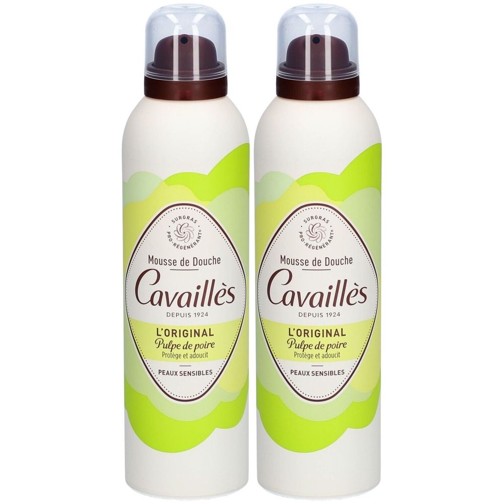 Twee witte flessen met bruine pompkop. Opschrift: Mousse de Douche Cavaillès, L'Original Pulpe de poire, Peaux sensibles.