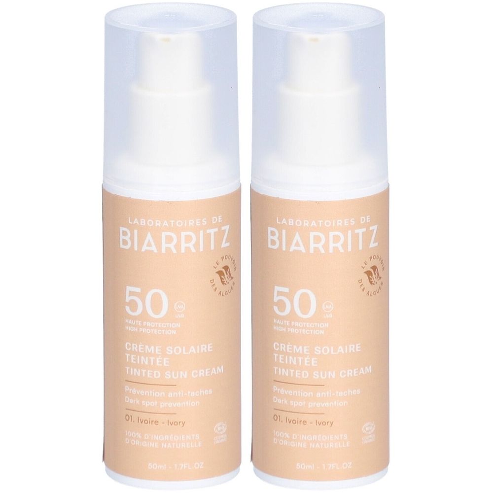 Twee flacons getinte zonnecrème SPF 50. Opschrift: BIARRITZ, Crème Solaire Teintée, 01 Ivoire.