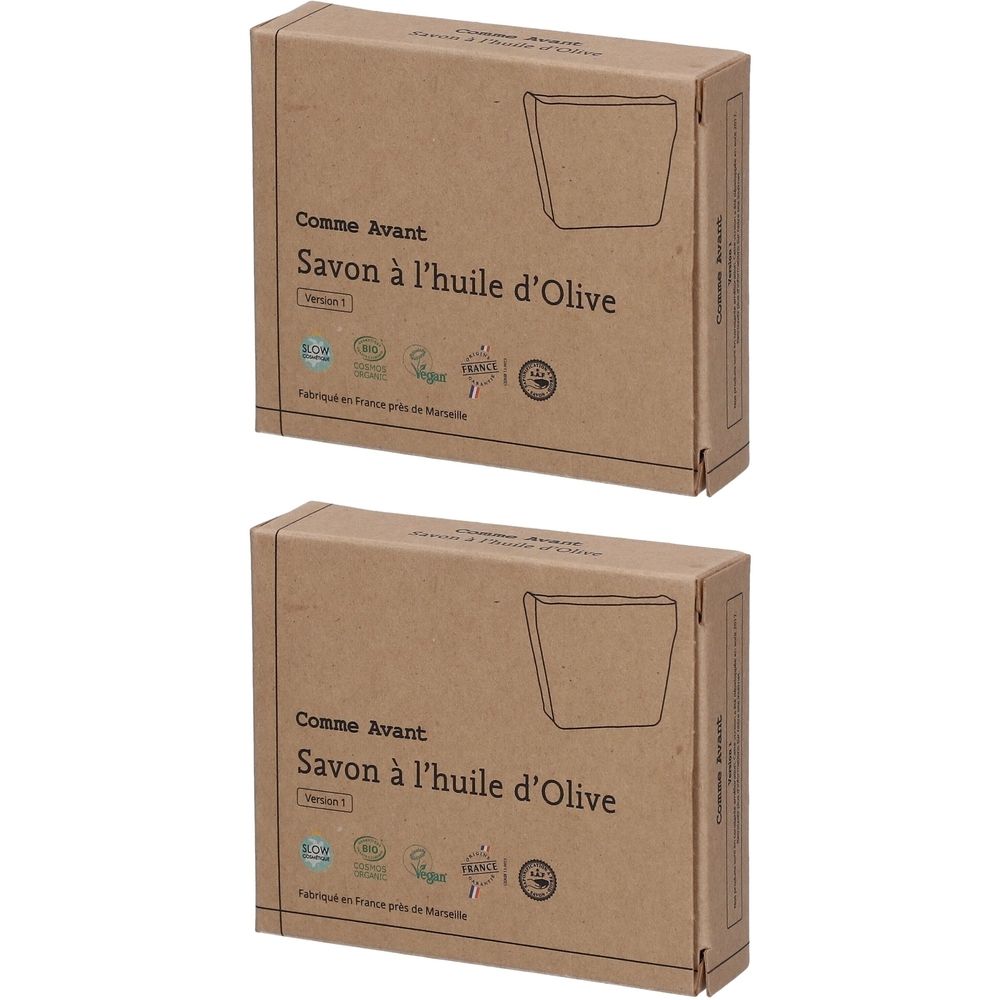 Twee rechthoekige dozen. Opschrift: Comme Avant Savon à l'huile d'Olive. Logo's en tekst. Gemaakt in Frankrijk.