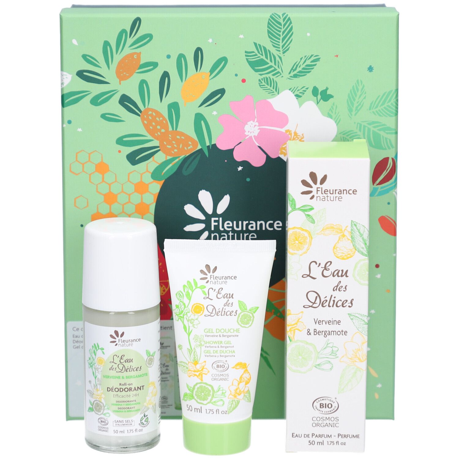Trois produits devant un coffret cadeau. Déodorant roll-on, gel douche et flacon de parfum. Logo et noms.