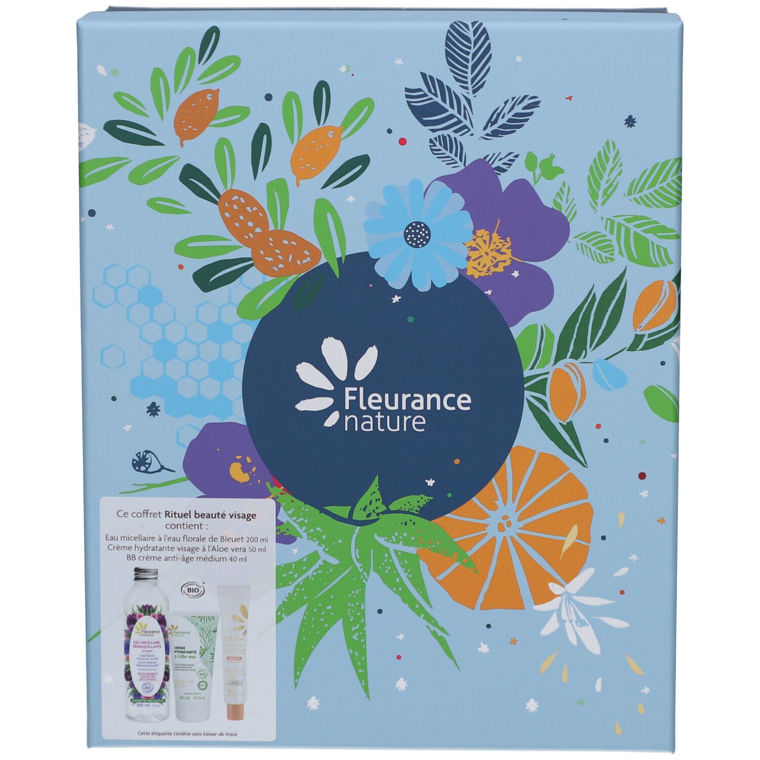 Lichtblauwe geschenkverpakking met bloemmotief en logo. Bevat drie producten. Tekst: "Rituel beauté visage".