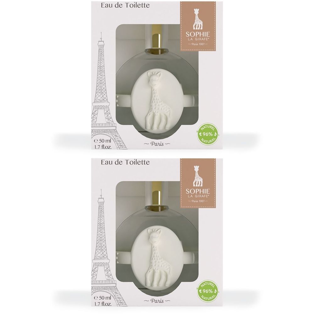 Deux flacons de parfum dans des boîtes blanches. Chaque boîte indique "Eau de Toilette". Les flacons ont un pendentif girafe.