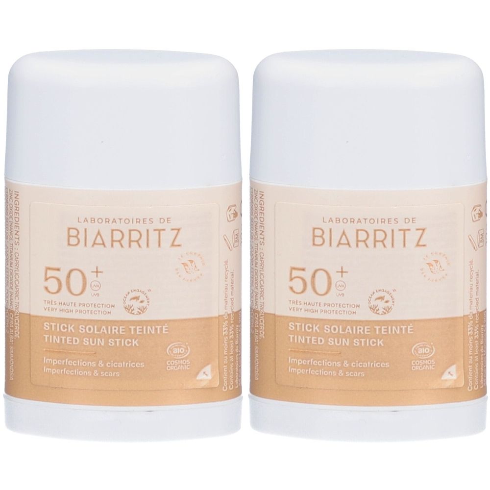 Deux sticks solaires teintés. Inscription: LABORATOIRES DE BIARRITZ, 50+, Stick Solaire Teinté, Imperfections & cicatrices.