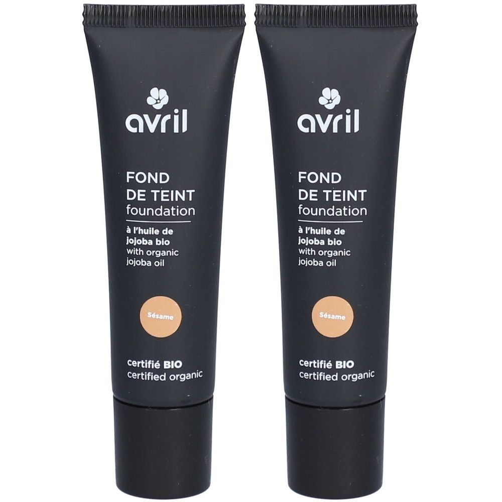 Twee tubes foundation. Zwarte tubes met witte tekst. Opschrift: Avril, Fond de Teint, Jojoba-olie, Sesam. Gecertificeerd Bio.