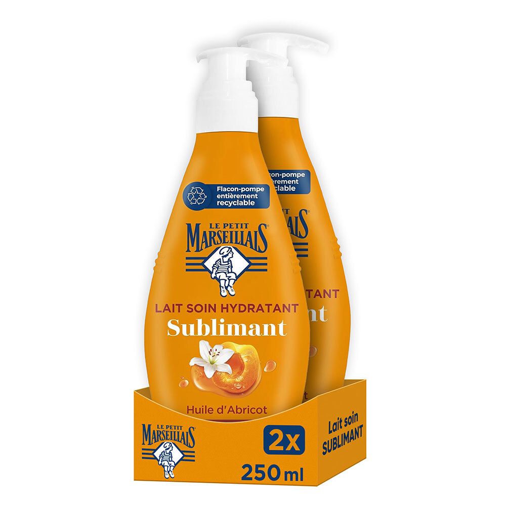 Twee flessen bodylotion. Oranje flessen met pompsluiting. Opschrift: LE PETIT MARSEILLAIS, Lait Soin Hydratant Nacré Sublimant.