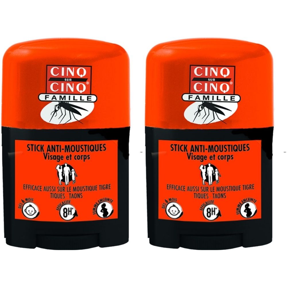 Deux sticks orange et noirs. Inscription: CINQ SUR CINQ FAMILLE, STICK ANTI-MOUSTIQUES, Visage et corps. Efficace contre les moustiques tigres, tiques, taons.