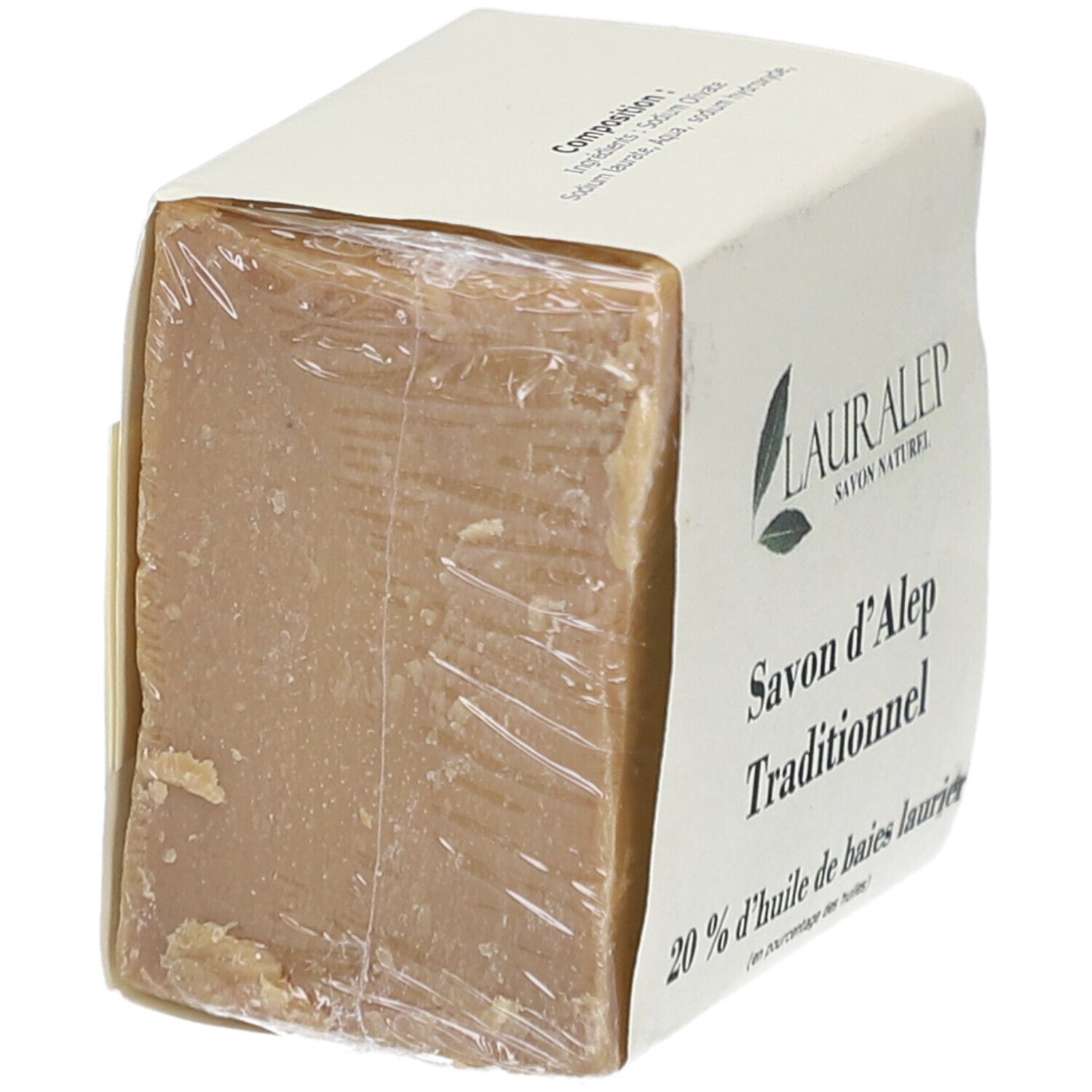 Vierkant blok zeep, verpakt in papier en plastic folie. Opschrift: LAURALEP, Savon d'Alep Traditionnel, 20% huile de baies laurier.