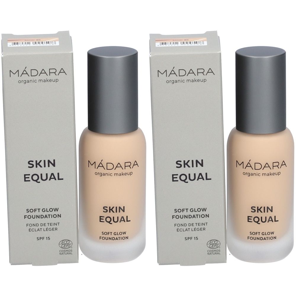 Drie flacons en verpakkingen van MADARA Skin Equal Foundation. Flacons met grijze dop, lichte vloeistof. Verpakkingen met tekst.