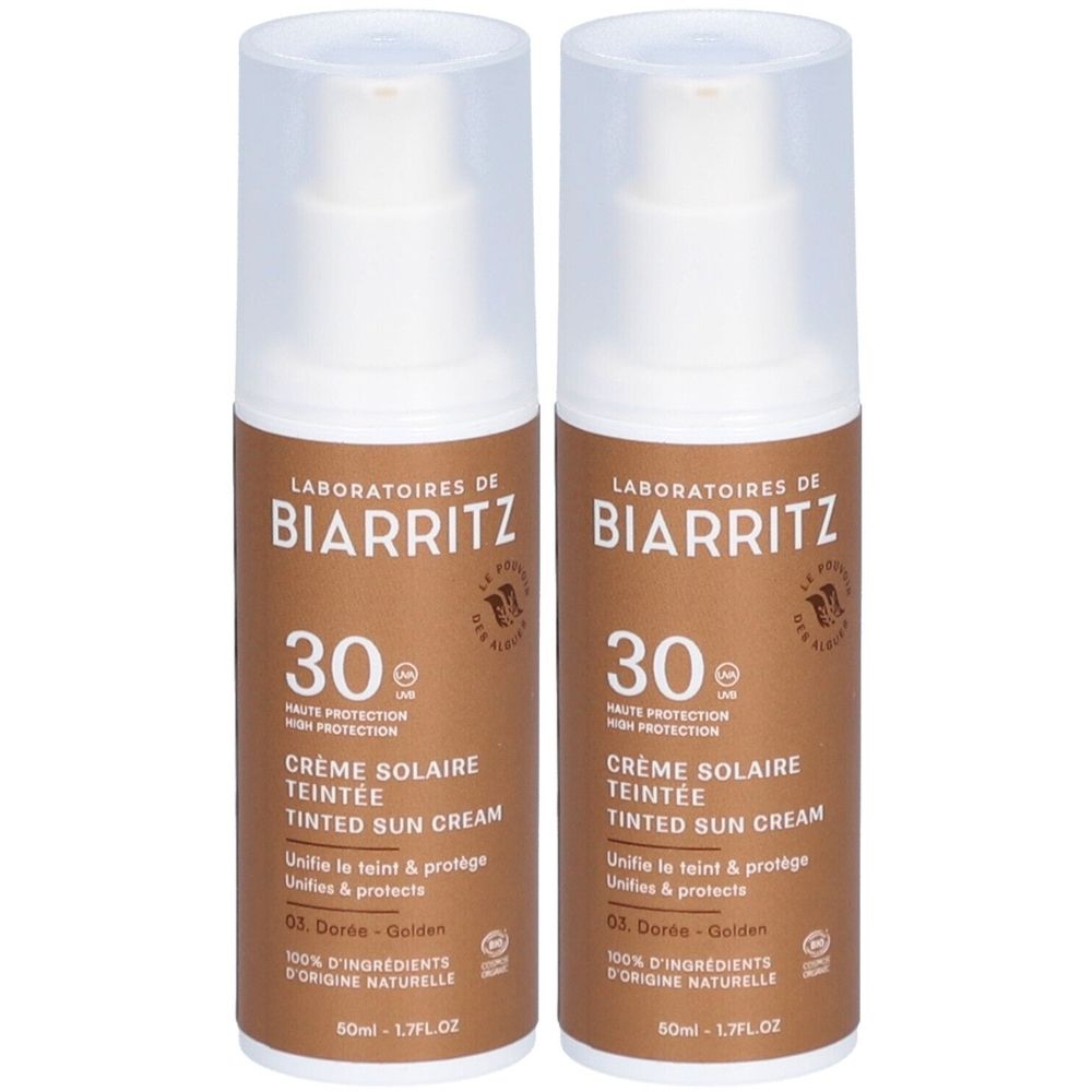 Deux flacons de crème solaire teintée. Inscription: LABORATOIRES DE BIARRITZ, 30, Crème Solaire Teintée, 01. Dorée-Golden, 50ml.