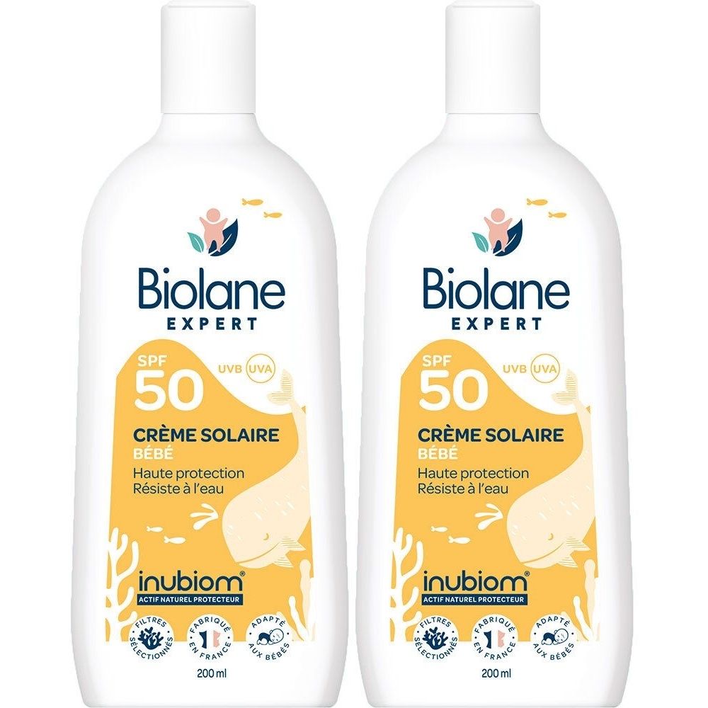 Deux flacons blancs de Biolane Expert Crème Solaire SPF50. Inscription: Crème Solaire Bébé, SPF 50, Résiste à l'eau. Avec illustrations.
