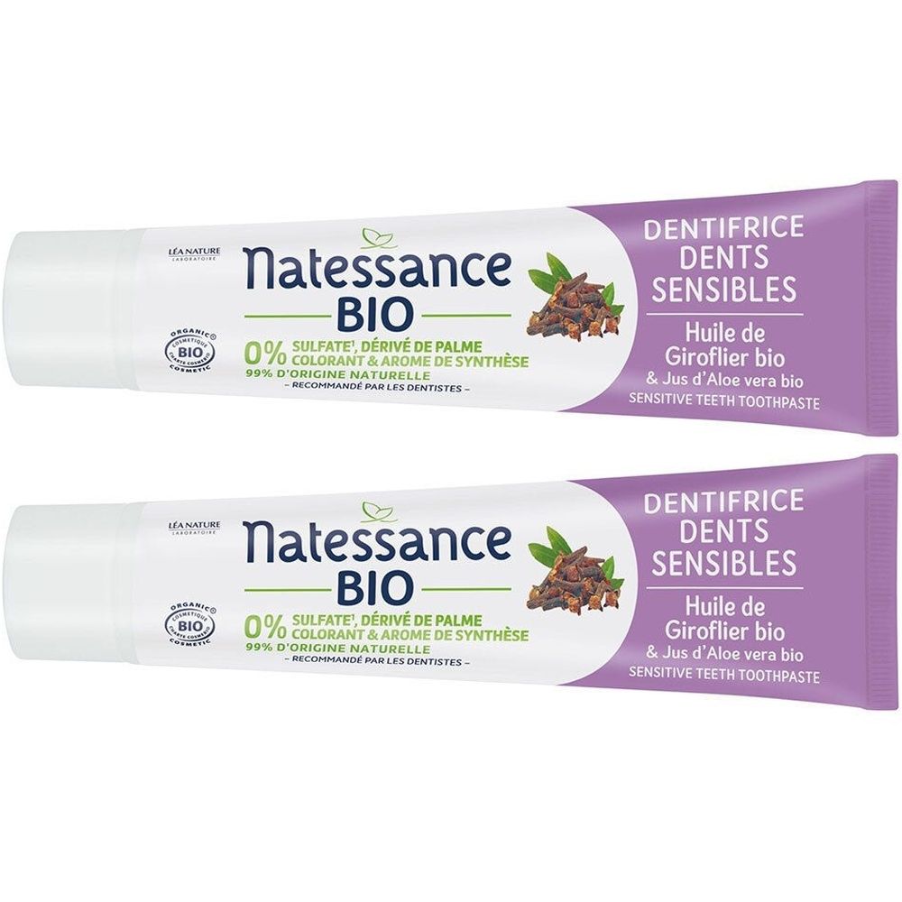 Deux tubes de dentifrice. Blanc avec accents violets. Inscription: Natessance BIO, DENTIFRICE DENTS SENSIBLES. Certification bio.