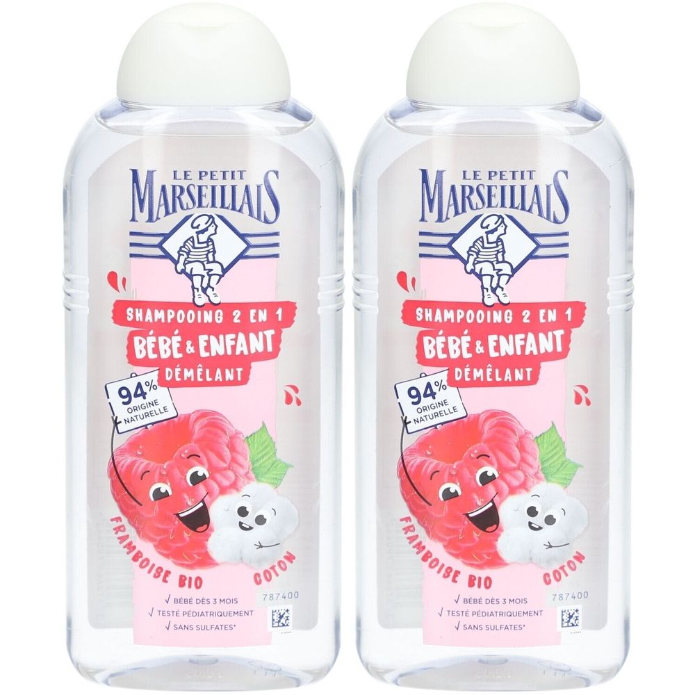 Twee flessen shampoo. Opschrift: Le Petit Marseillais, Shampooing 2 en 1 Bébé & Enfant Démêlant, Framboise Bio & Coton.