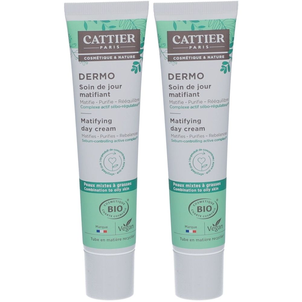 Twee tubes CATTIER Dermo dagcrème. Witgroene verpakking met productnaam en logo. Bio-certificering en Vegan-keurmerk.