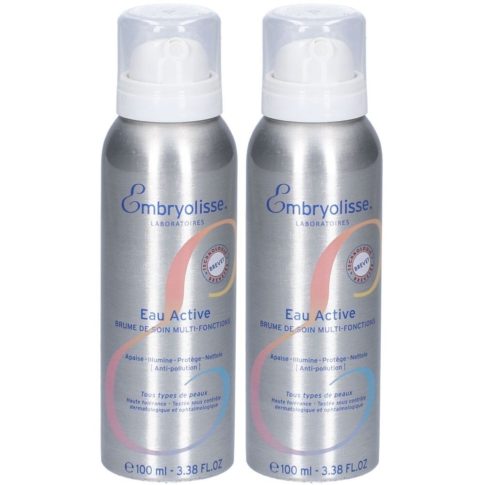 Twee zilverkleurige spuitflessen met witte sproeikop. Opschrift: Embryolisse Eau Active, Brume de soin multi-fonctions. 100 ml.