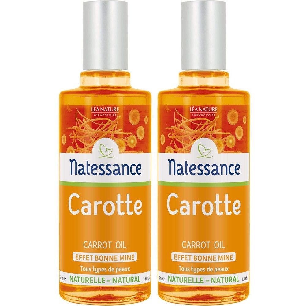 Twee flessen Natessance Carotte olie. Oranje vloeistof, zilveren dop. Opschrift: Carotte, Carrot Oil, Effet Bonne Mine.