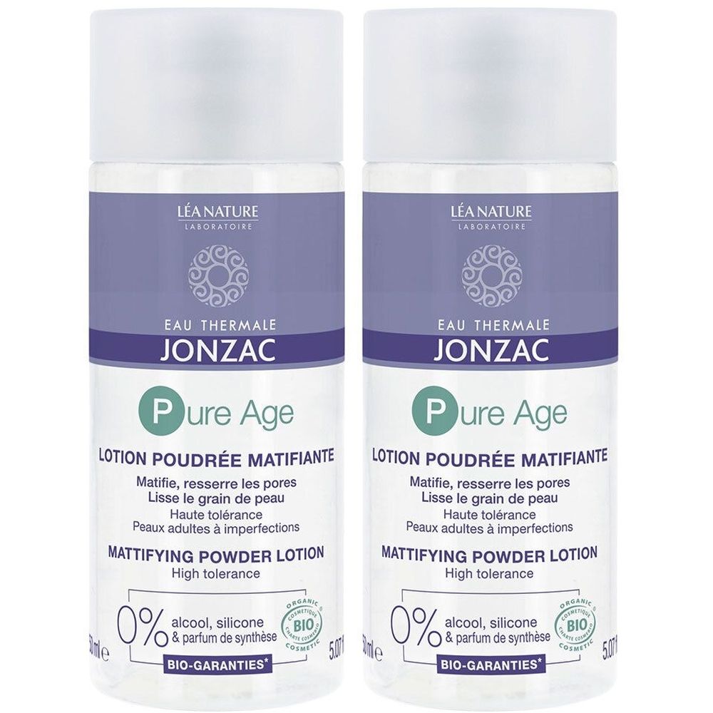 Twee flessen Jonzac Pure Age Bio Mattifying Powder Lotion. Witte flessen met paarse etiketten. Tekst: Pure Age, Mattifying Powder Lotion, Bio.