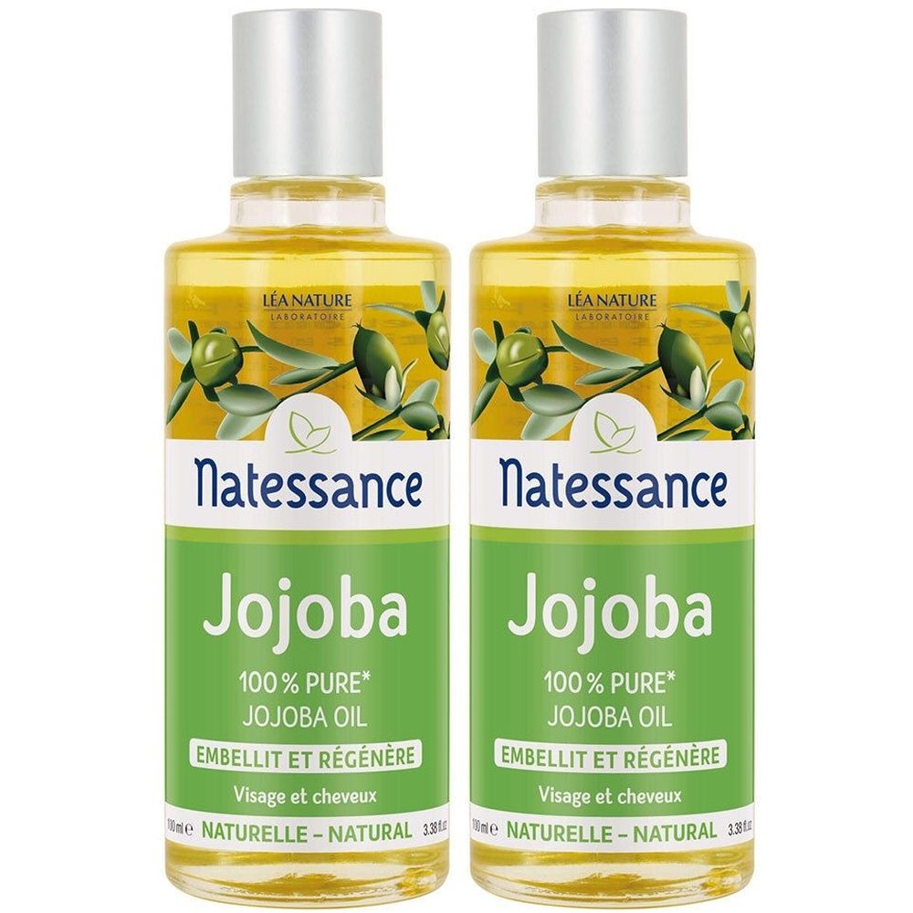 Twee flessen Natessance jojoba-olie. Opschrift: 100% pure jojoba-olie. Voor gezicht en haar. Groene en witte etiketten.