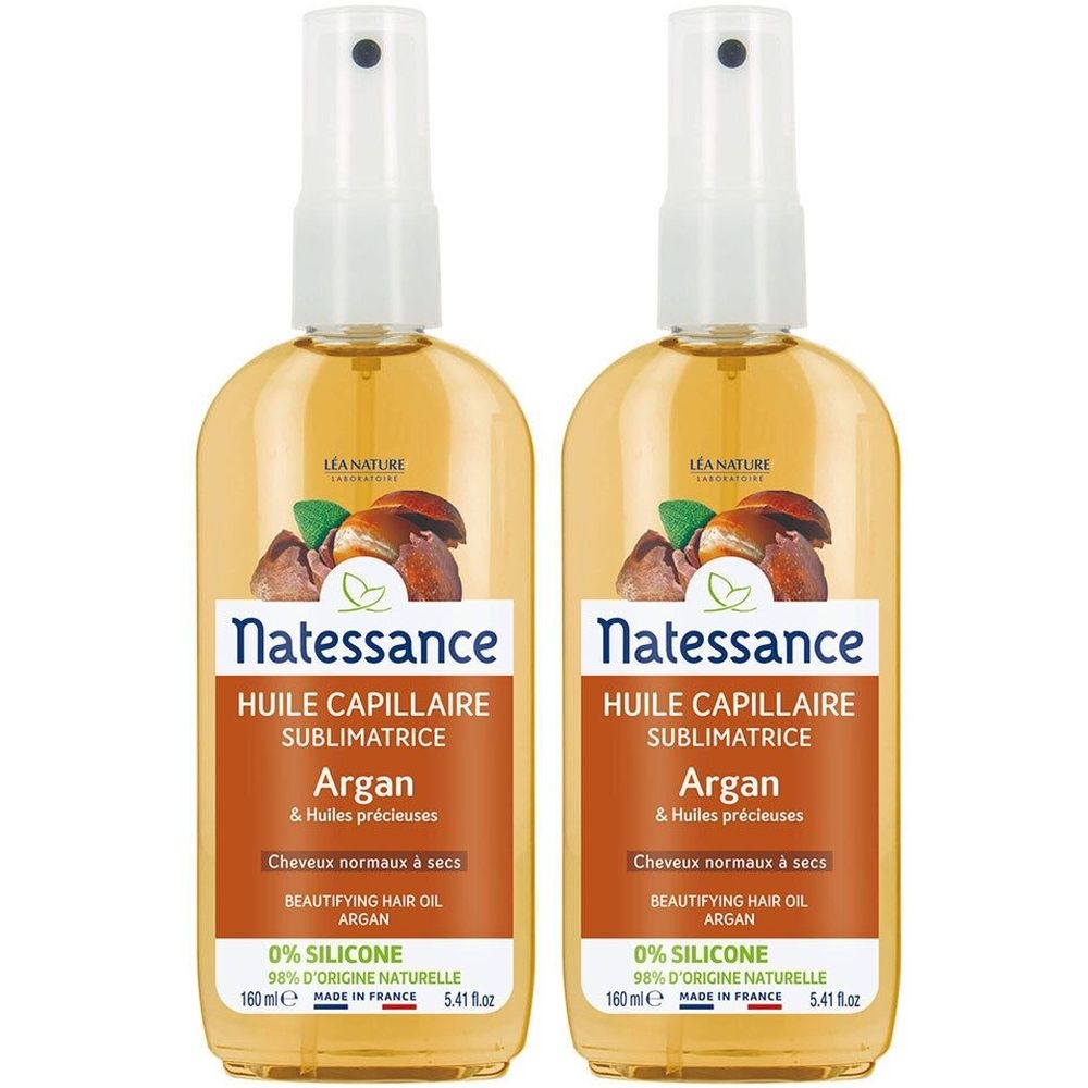Twee spuitflessen met gele vloeistof. Opschrift: Natessance Huile Capillaire Sublimatrice Argan. Etiket met tekst en logo.