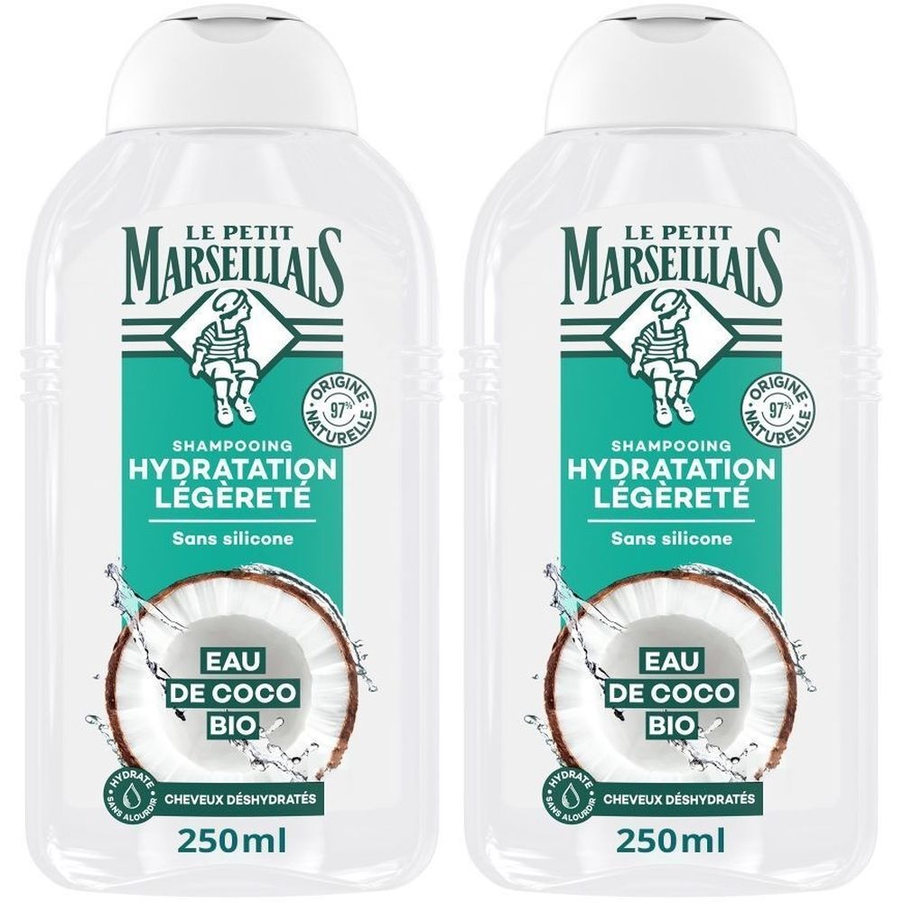 Twee transparante shampoo flessen met witte dop. Opschrift: Le Petit Marseillais, Hydratation Légèreté, Eau de Coco Bio, 250ml.